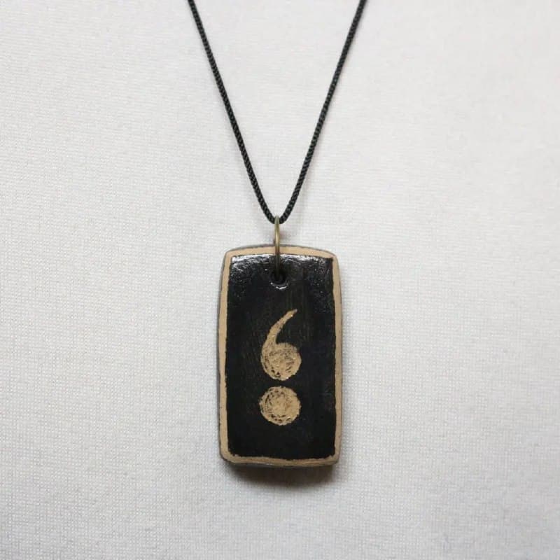 گردنبند سفالی دست ساز طرح نقطه ویرگول