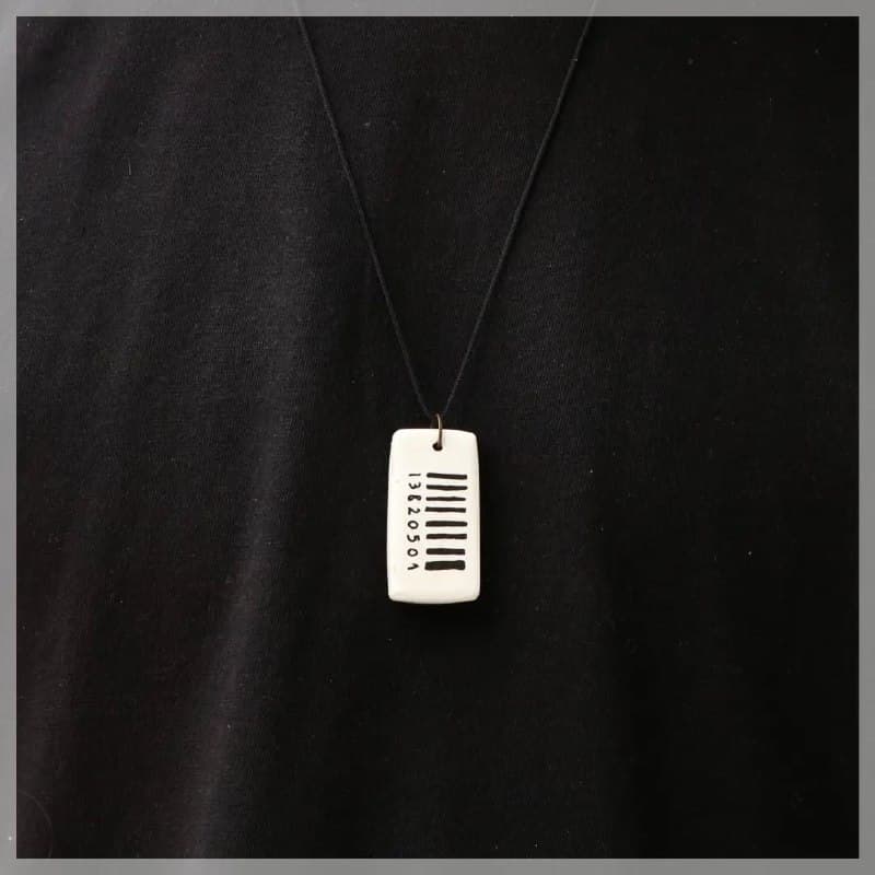 گردنبند سفالی دست ساز طرح بارکد با تاریخ تولد