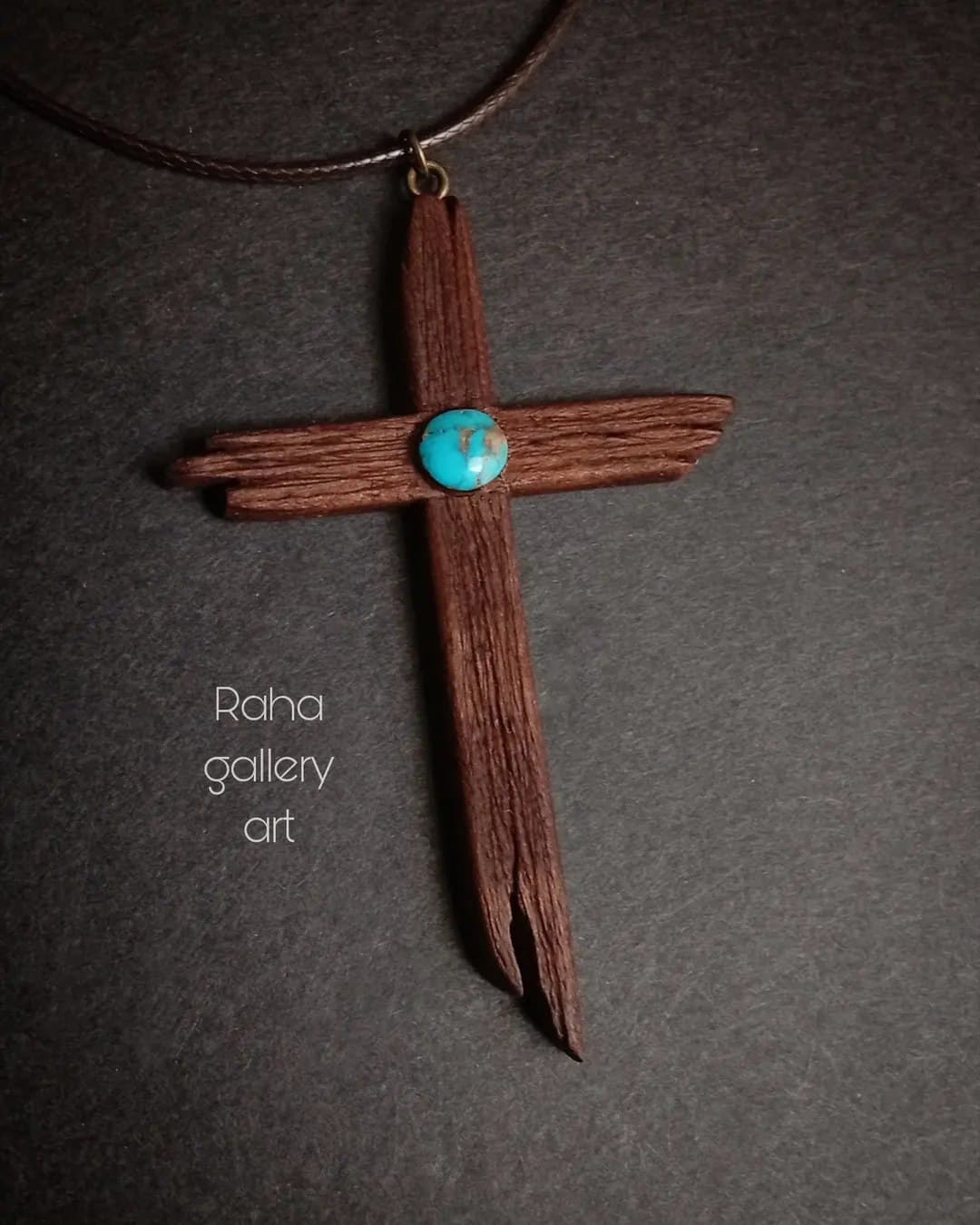 گردنبند صلیب چوبی دست ساز با نگین فیروزه نیشابور