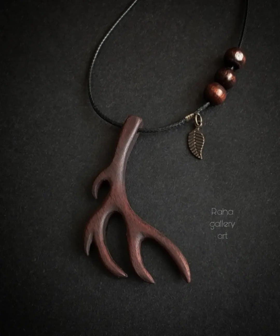 گردنبند چوبی دست ساز طرح شاخ گوزن
