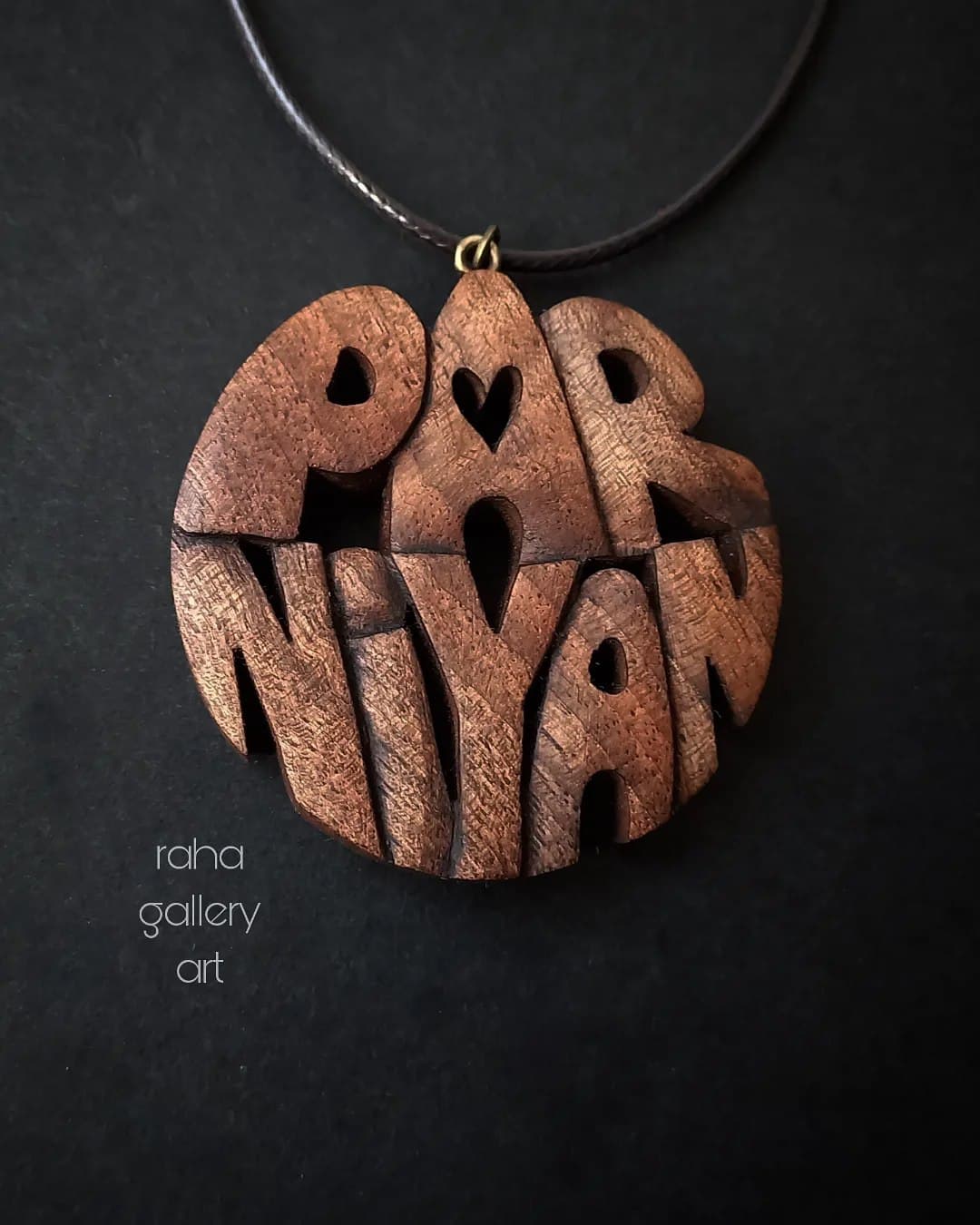 گردنبند چوبی اسم پرنیان دست ساز