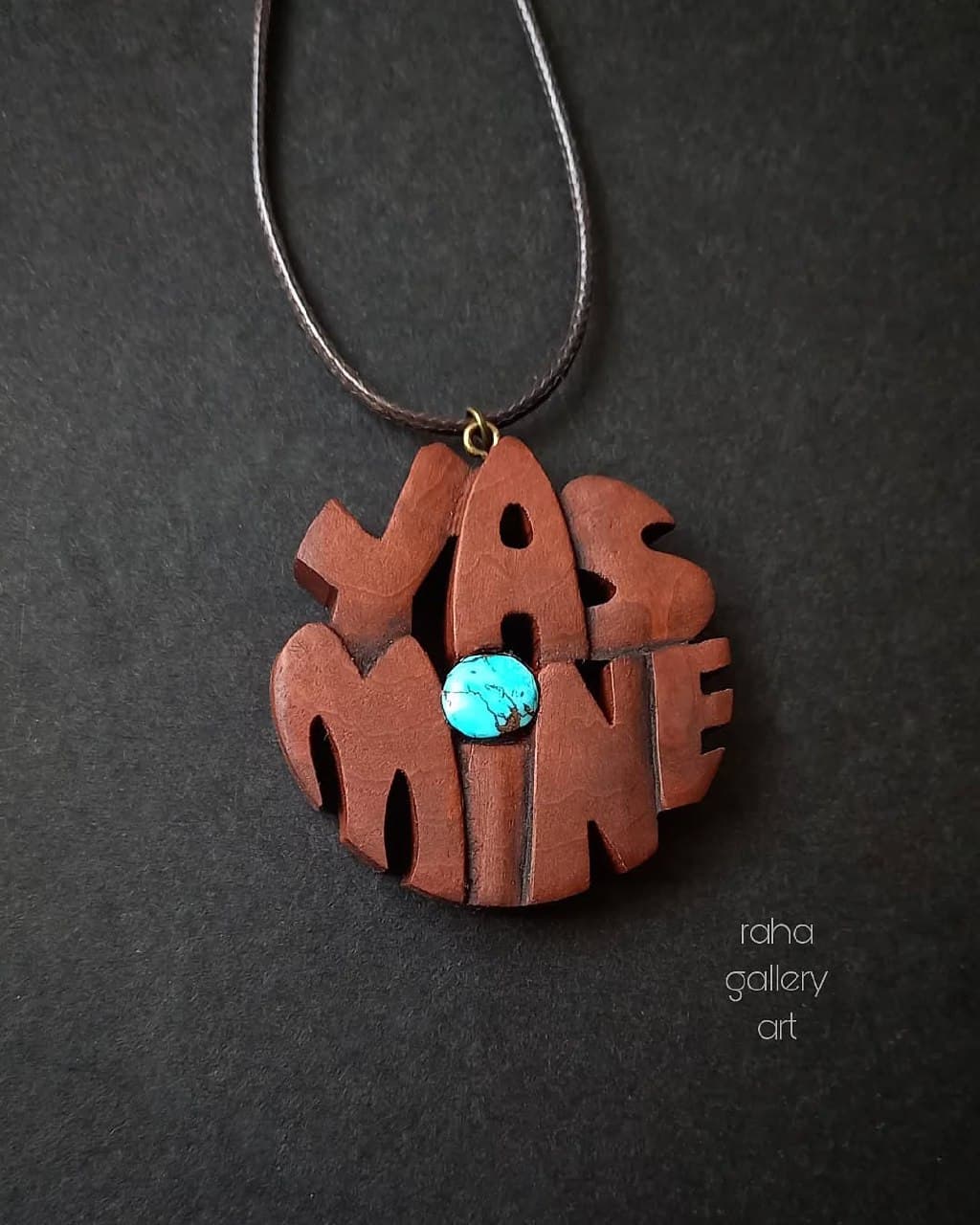 گردنبند چوبی دست ساز اسم یاسمین با نگین فیروزه نیشابور