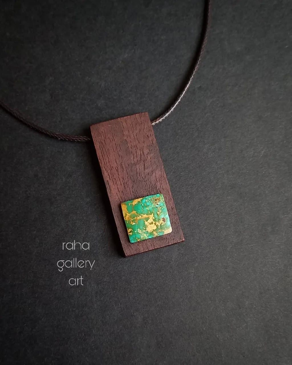 گردنبند دست ساز چوب گردو و فیروزه نیشابور