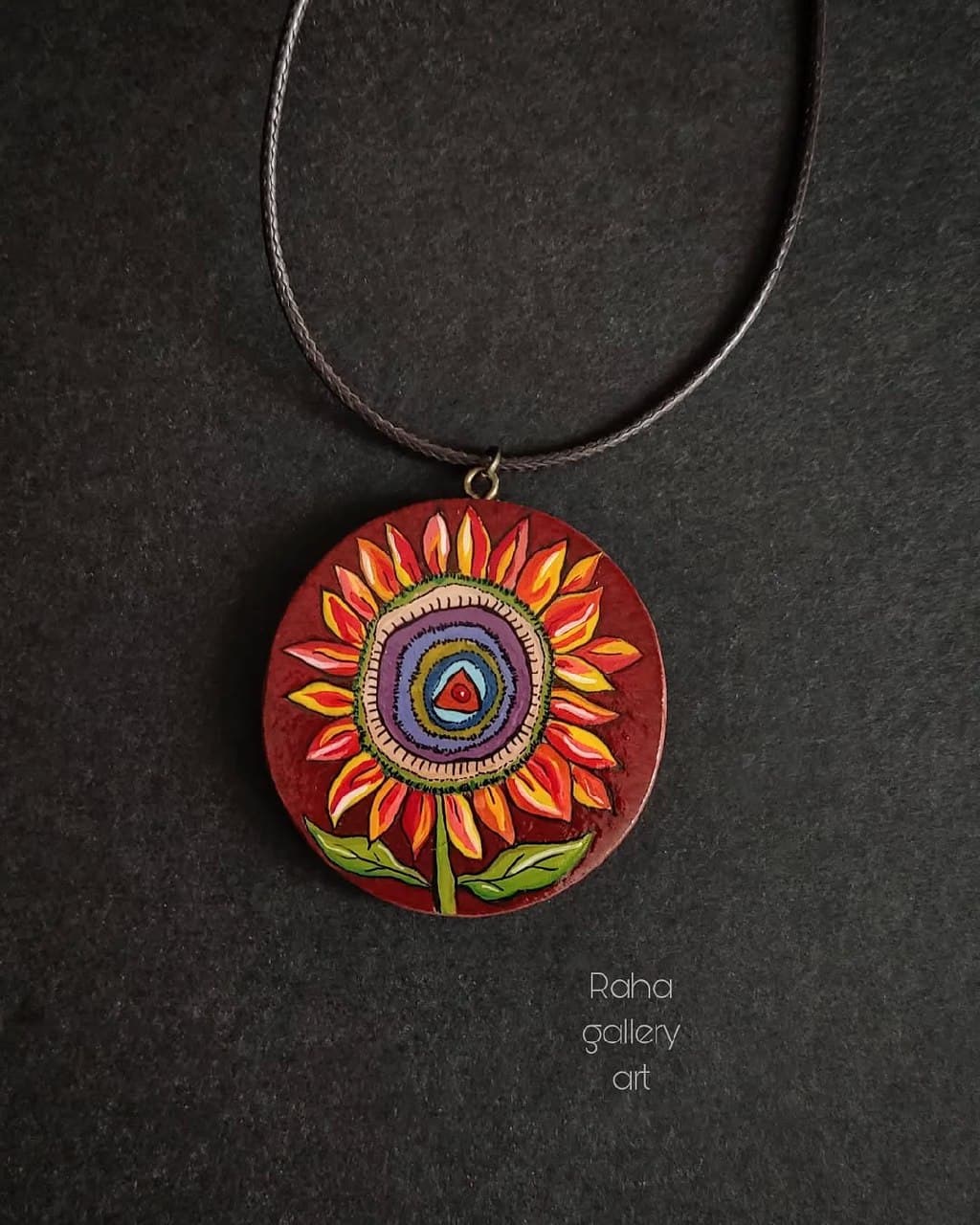 گردنبند چوبی دستساز با نقاشی طرح آفتابگردان