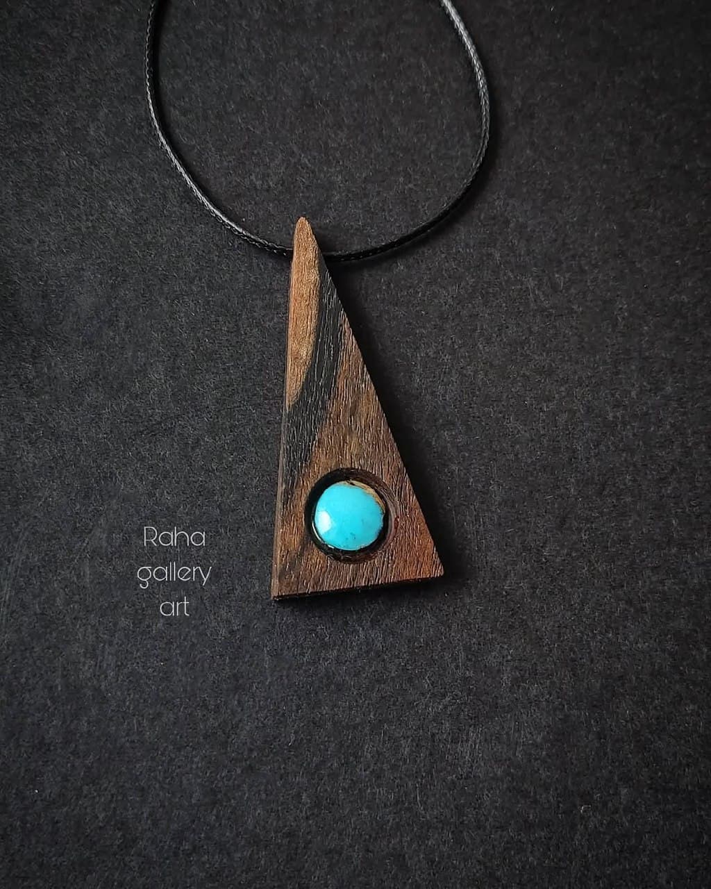 گردنبند دستساز چوبی با نگین فیروزه نیشابور