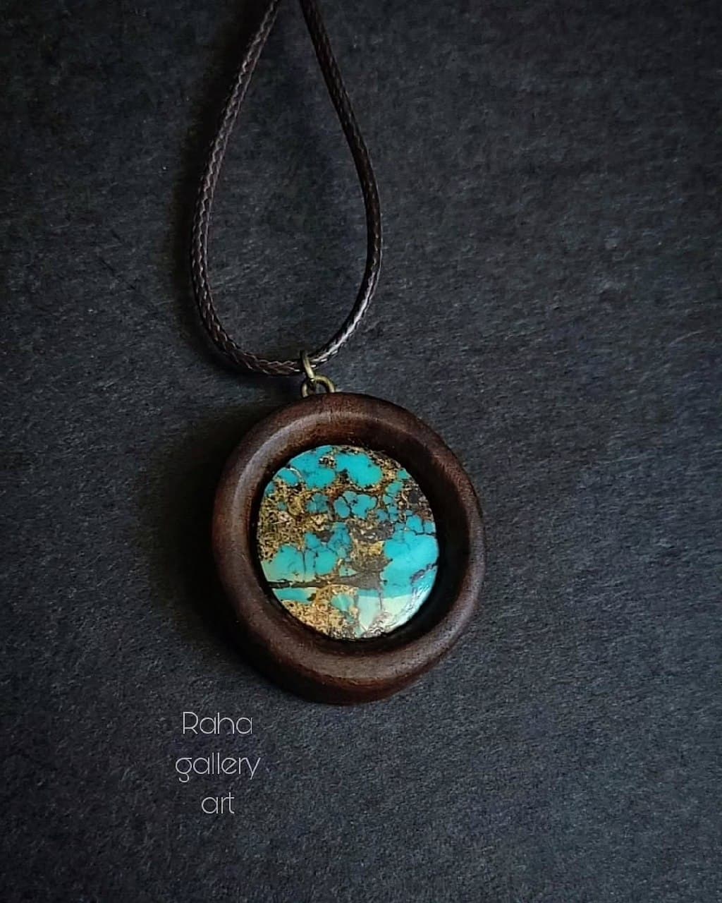 گردنبند چوبی دستساز با سنگ فیروزه اصل نیشابور