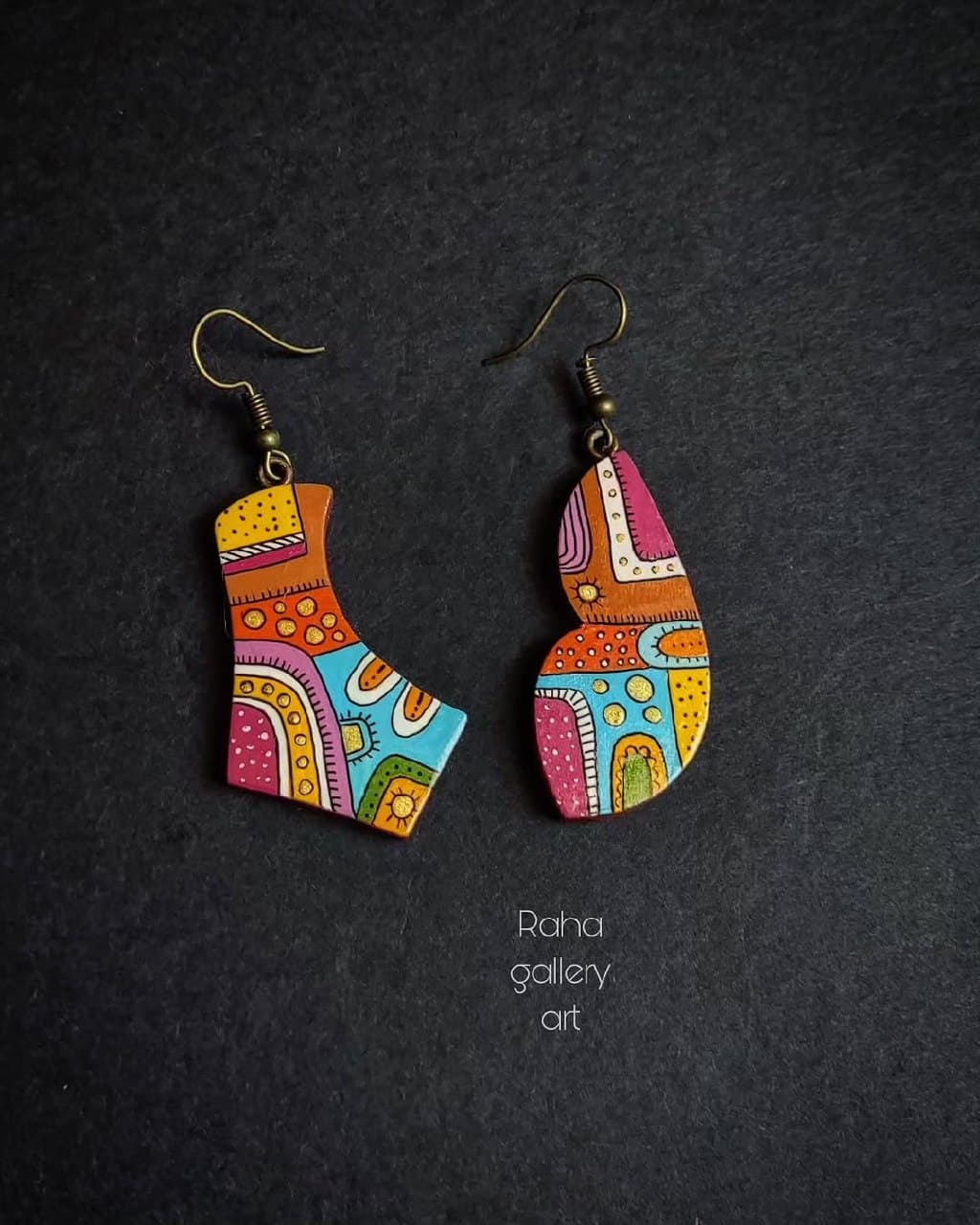 گوشواره چوبی دست ساز نقاشی شده طرح سنتی