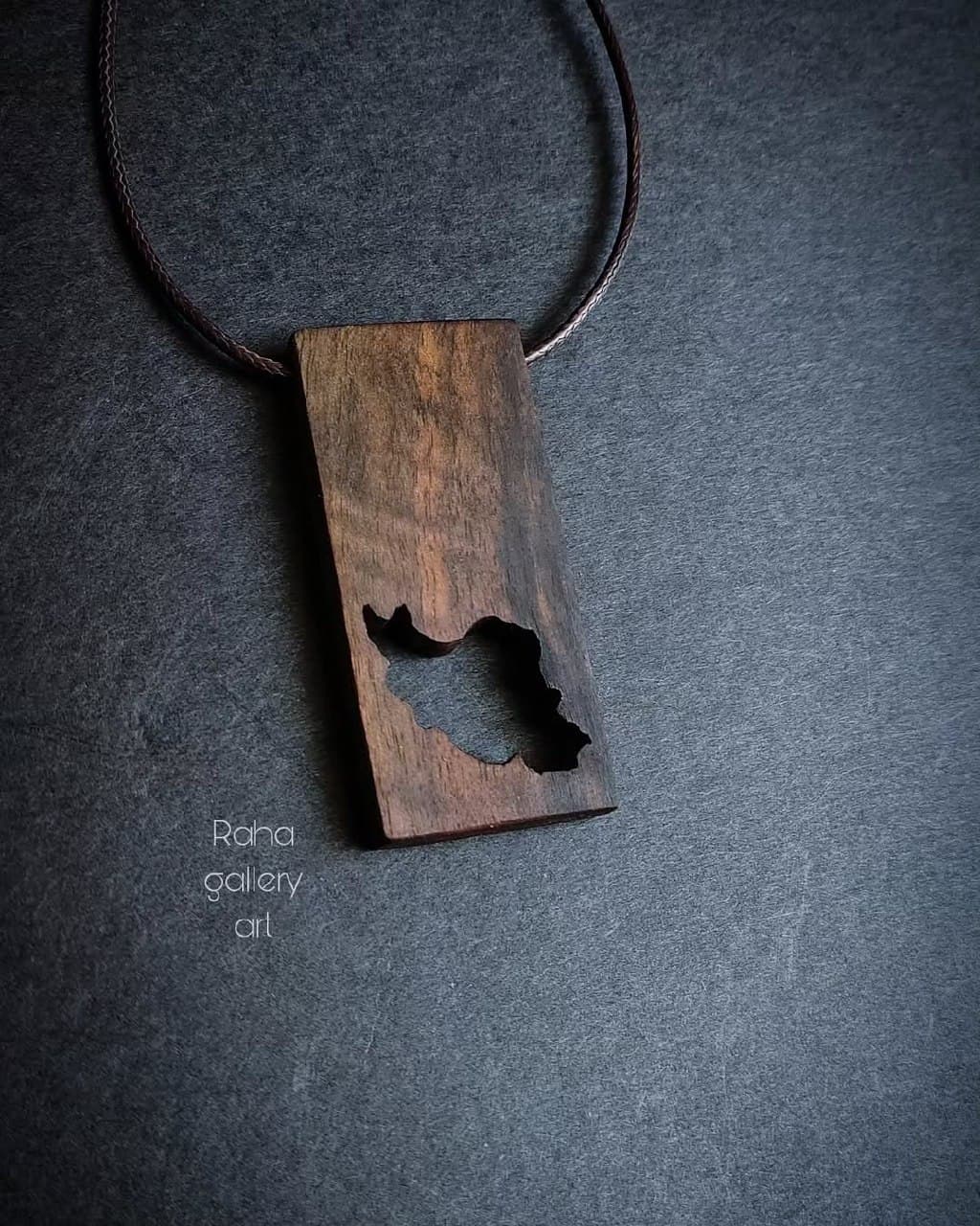 گردنبند چوبی دست ساز طرح نقشه ایران