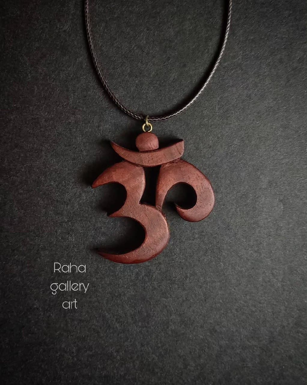 گردنبند چوبی دست ساز طرح نماد اوم