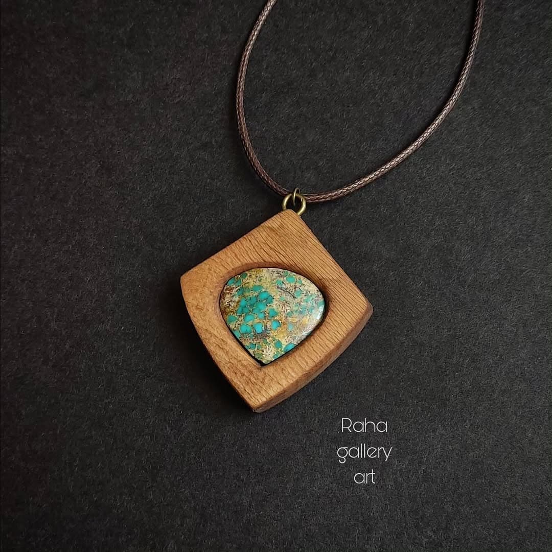 گردنبند چوبی دست ساز با نگین فیروزه اصل نیشابور