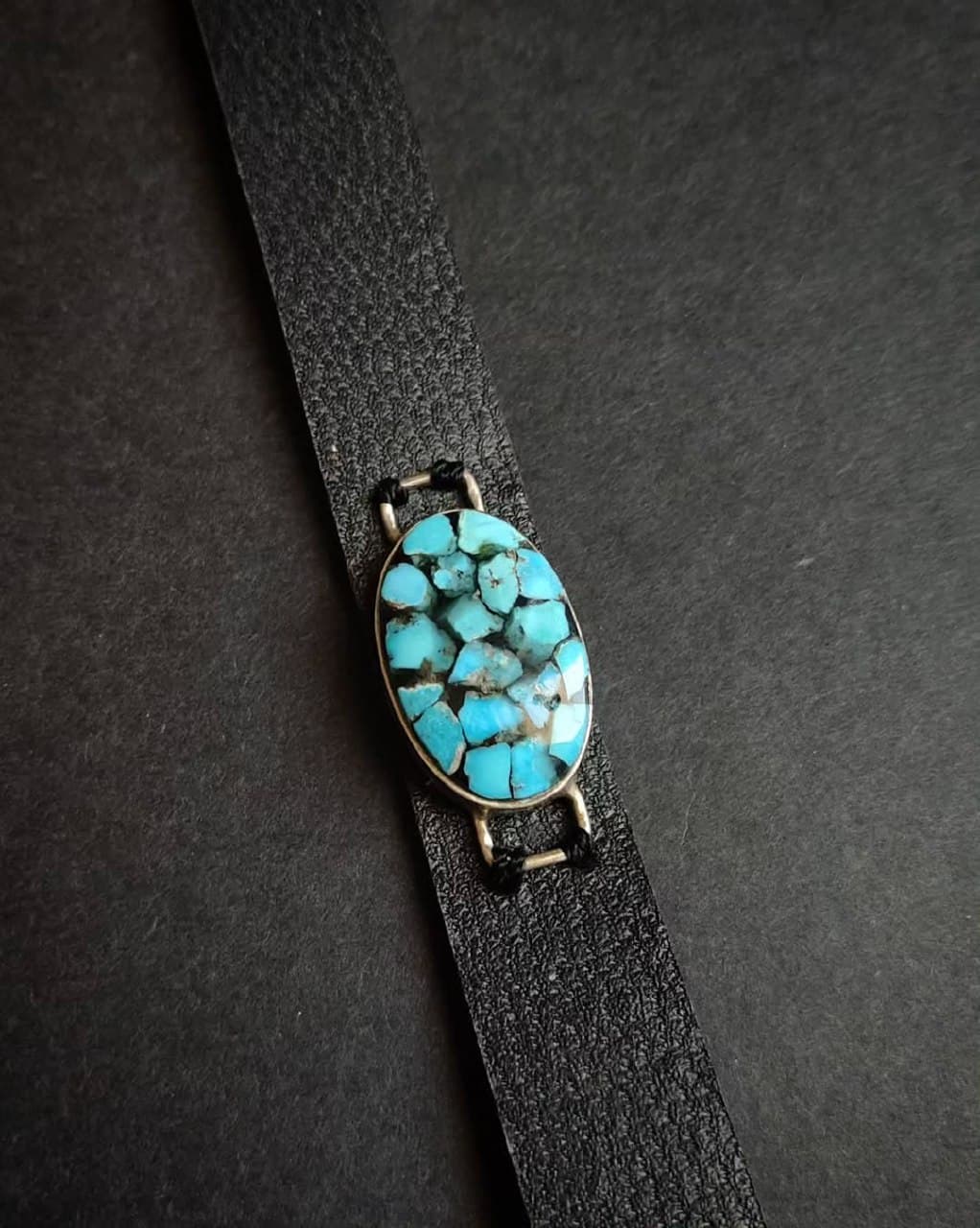 دستبند چرم طبیعی با نگین فیروزه کوب نیشابور