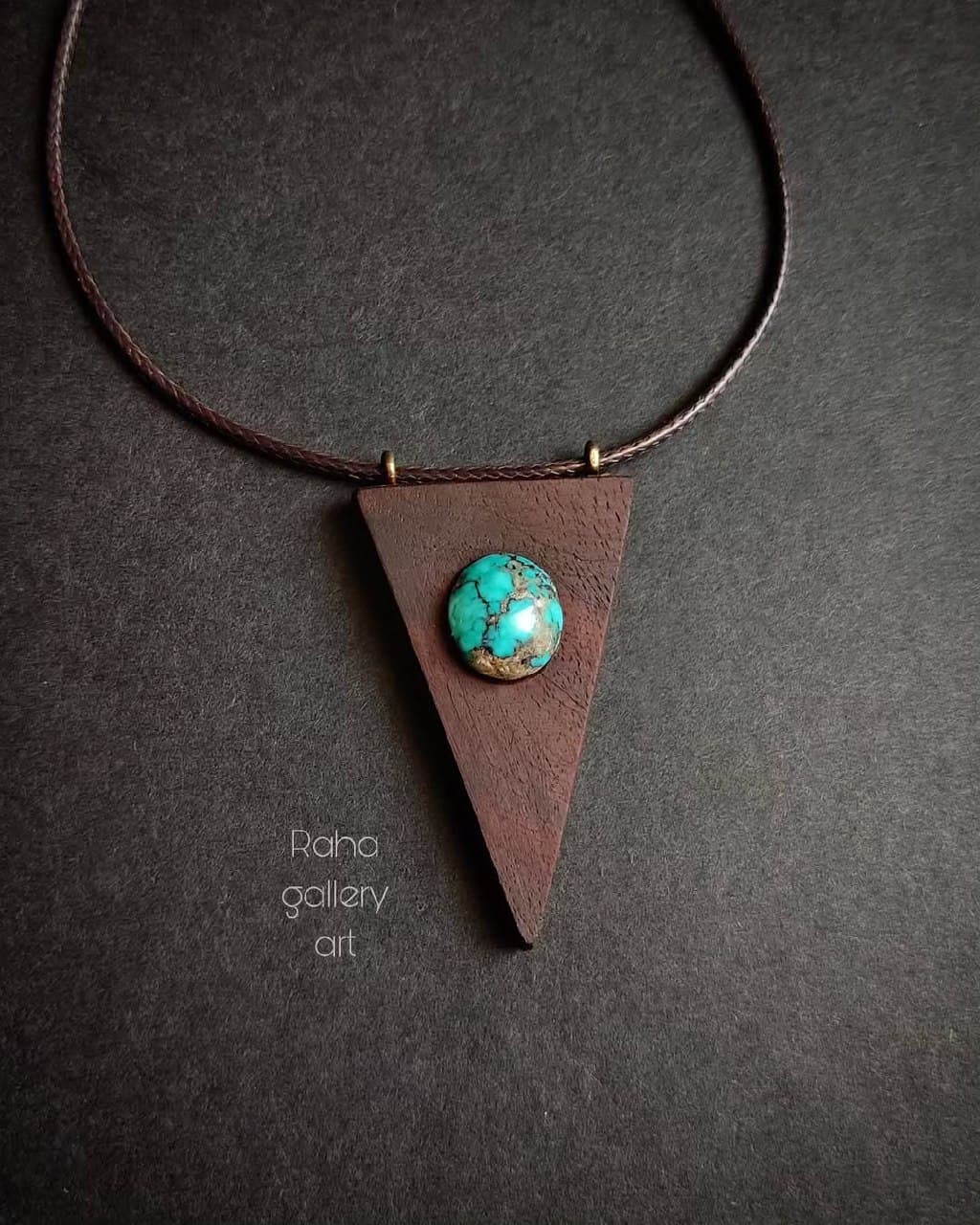 گردنبند دست ساز چوبی با سنگ فیروزه نیشابور