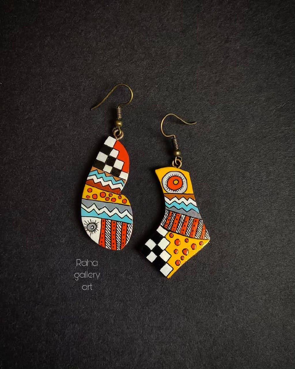 گوشواره چوبی دست ساز طرح فانتزی نامتقارن