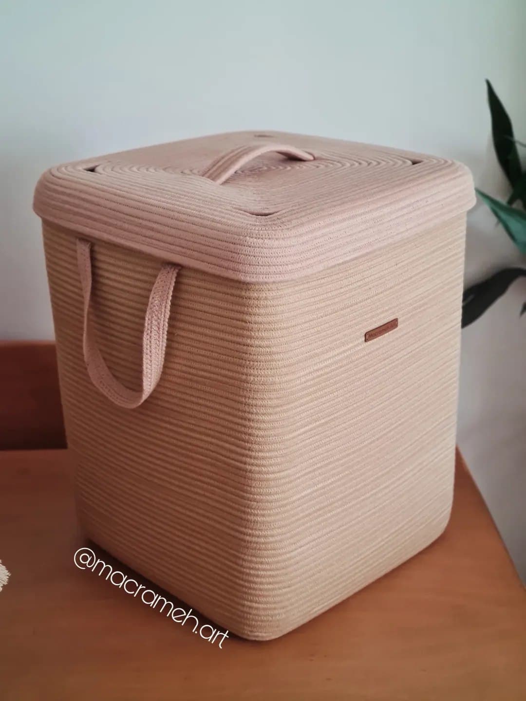 سبد لاندری مکرمه درب دار مدل مربع رنگ صورتی چرک