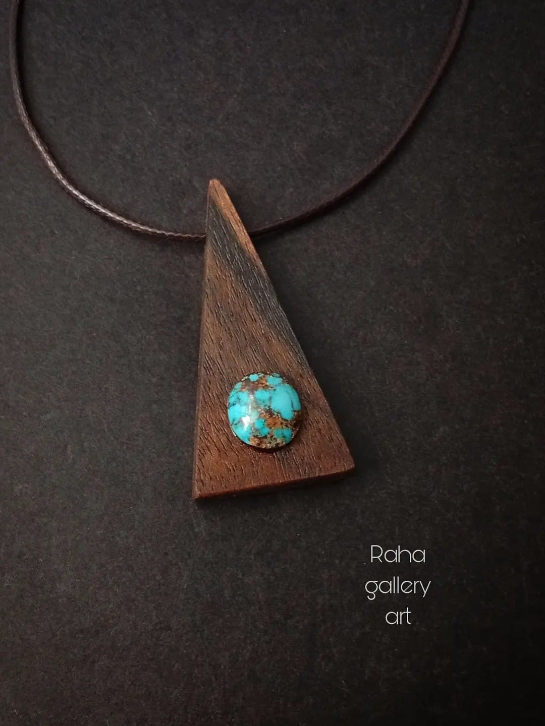 گردنبند چوبی دستساز با نگین فیروزه نیشابور