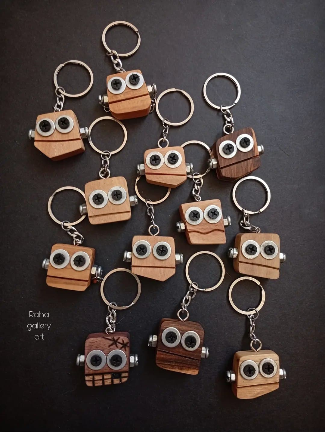 جاسوییچی چوبی دستساز طرح ربات مینی بات