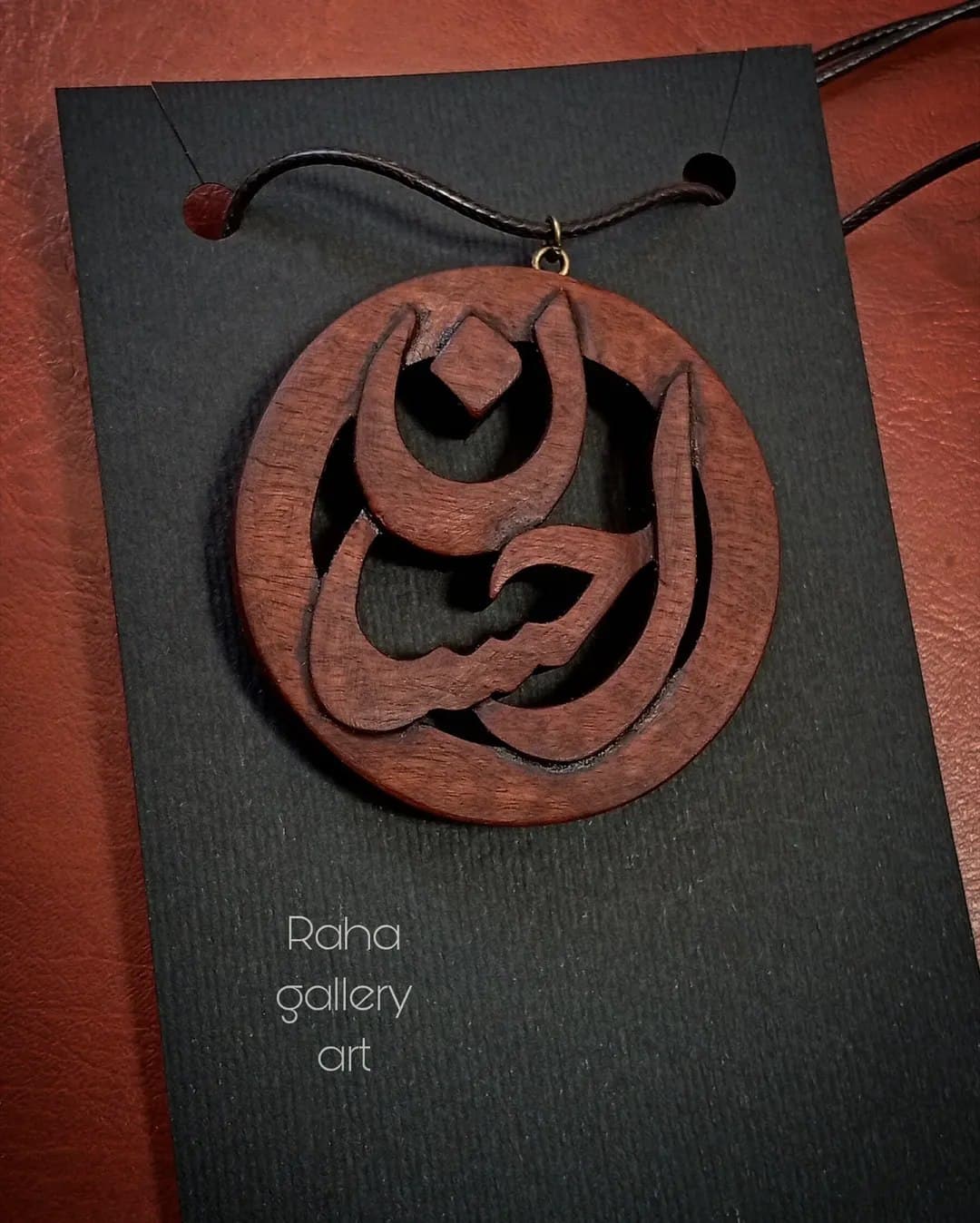 گردنبند چوبی دست ساز اسم احسان