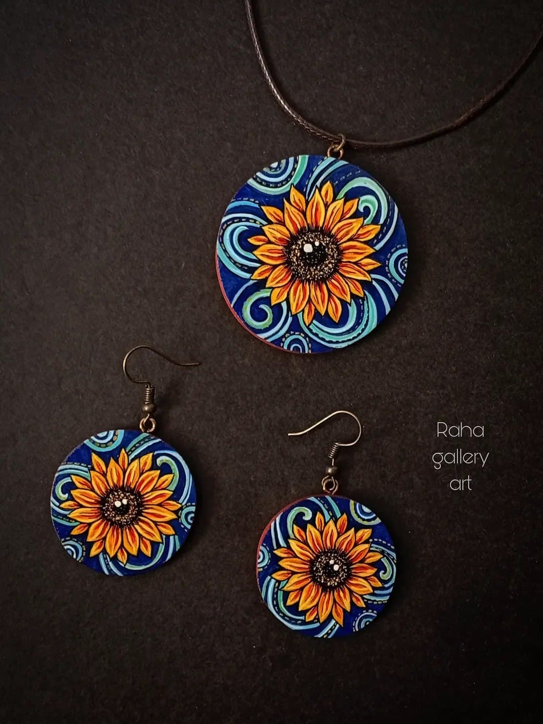 ست گردنبند و گوشواره چوبی دستساز طرح آفتابگردان