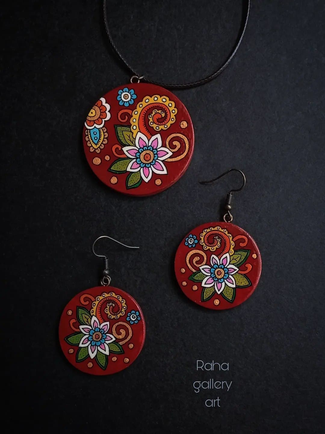 ست گردنبند و گوشواره چوبی دست ساز طرح سنتی گل و بته جقه