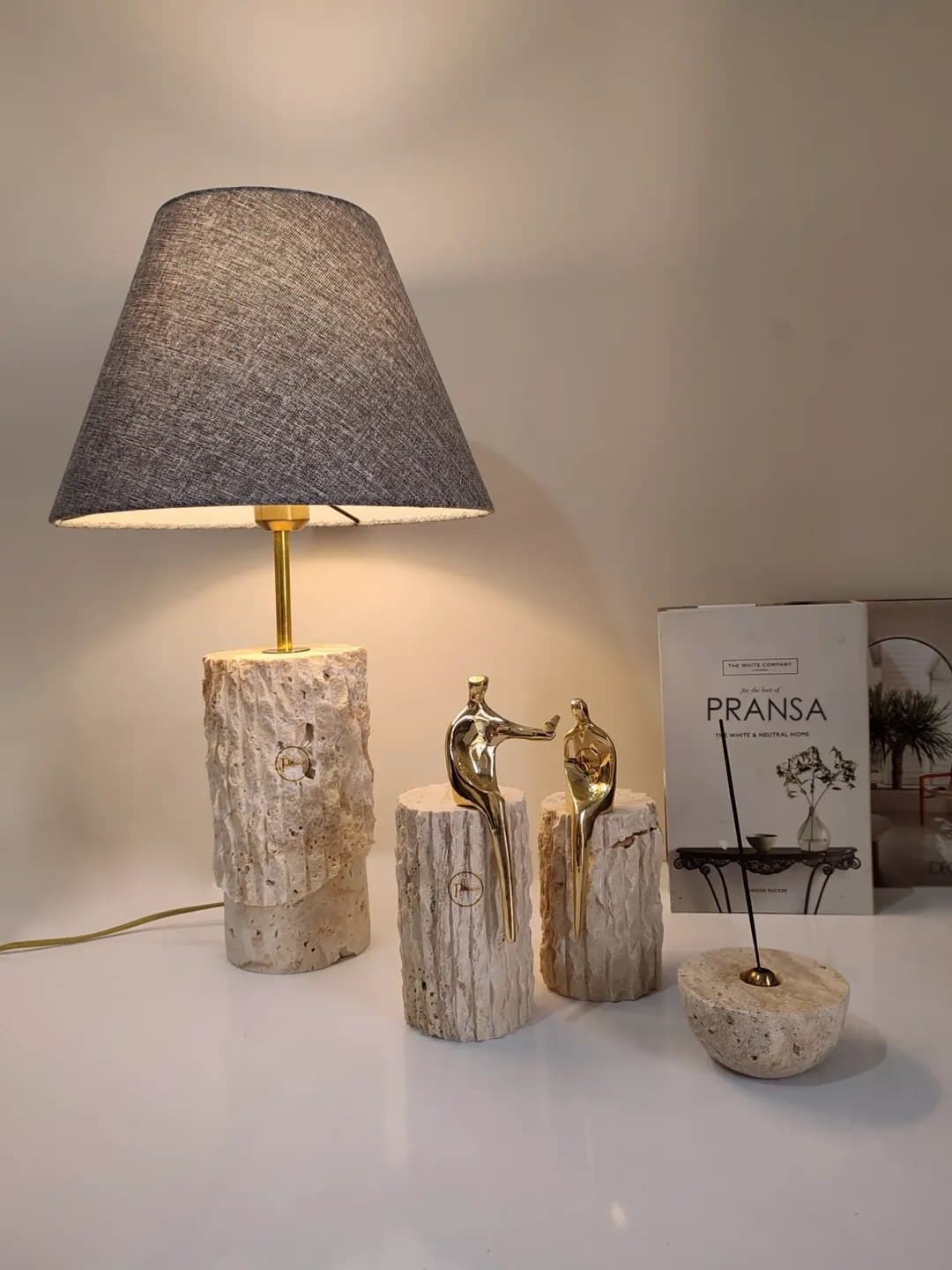 ست مجسمه دکوری دو تکه طرح عشاق (Lovers) با پایه سنگ تراورتن