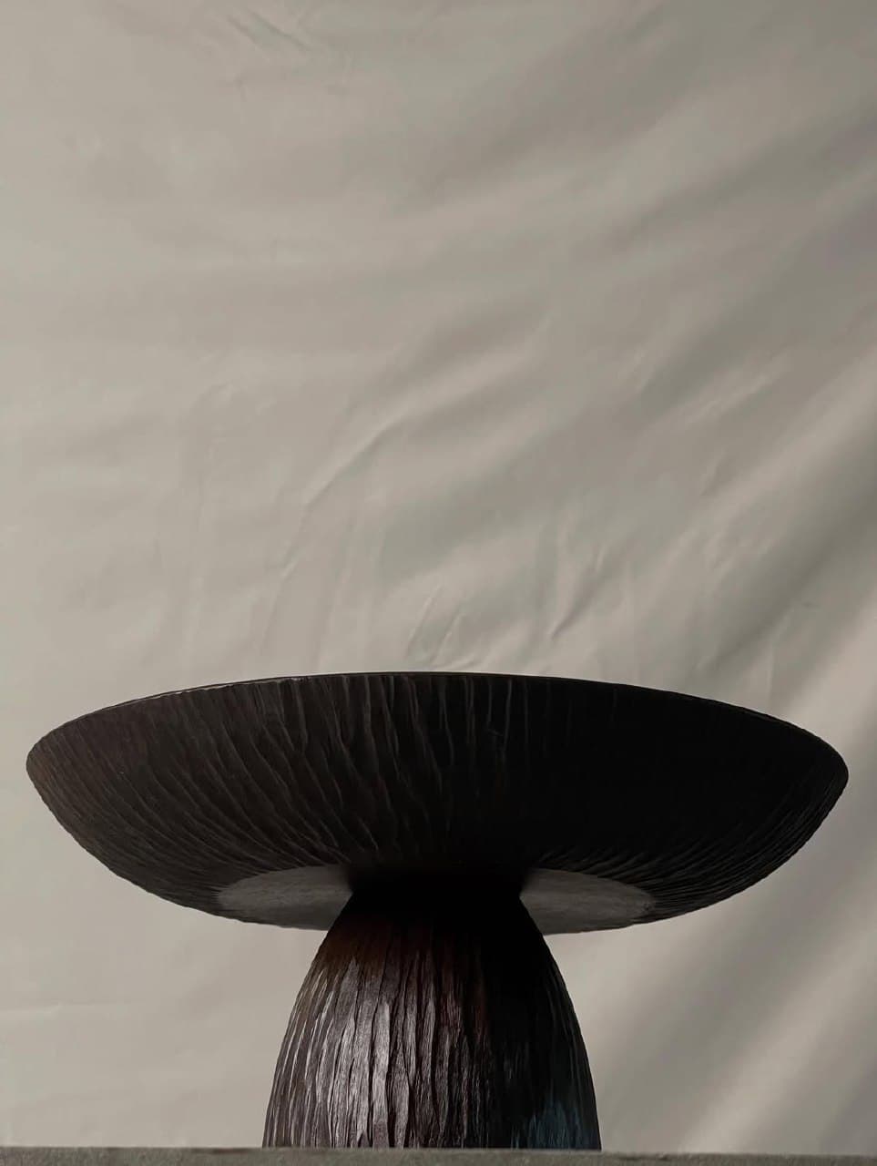 ظرف سرو و پذیرایی پایه دار چوبی دست ساز مدل قارچ