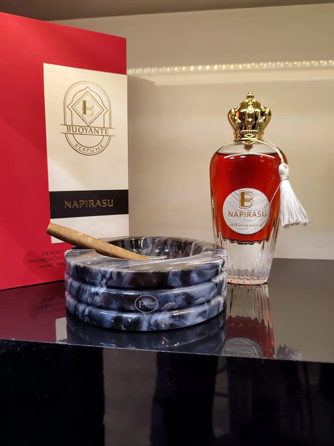 زیرسیگاری سنگی از جنس مرمر عجمی دایره‌ای شکل