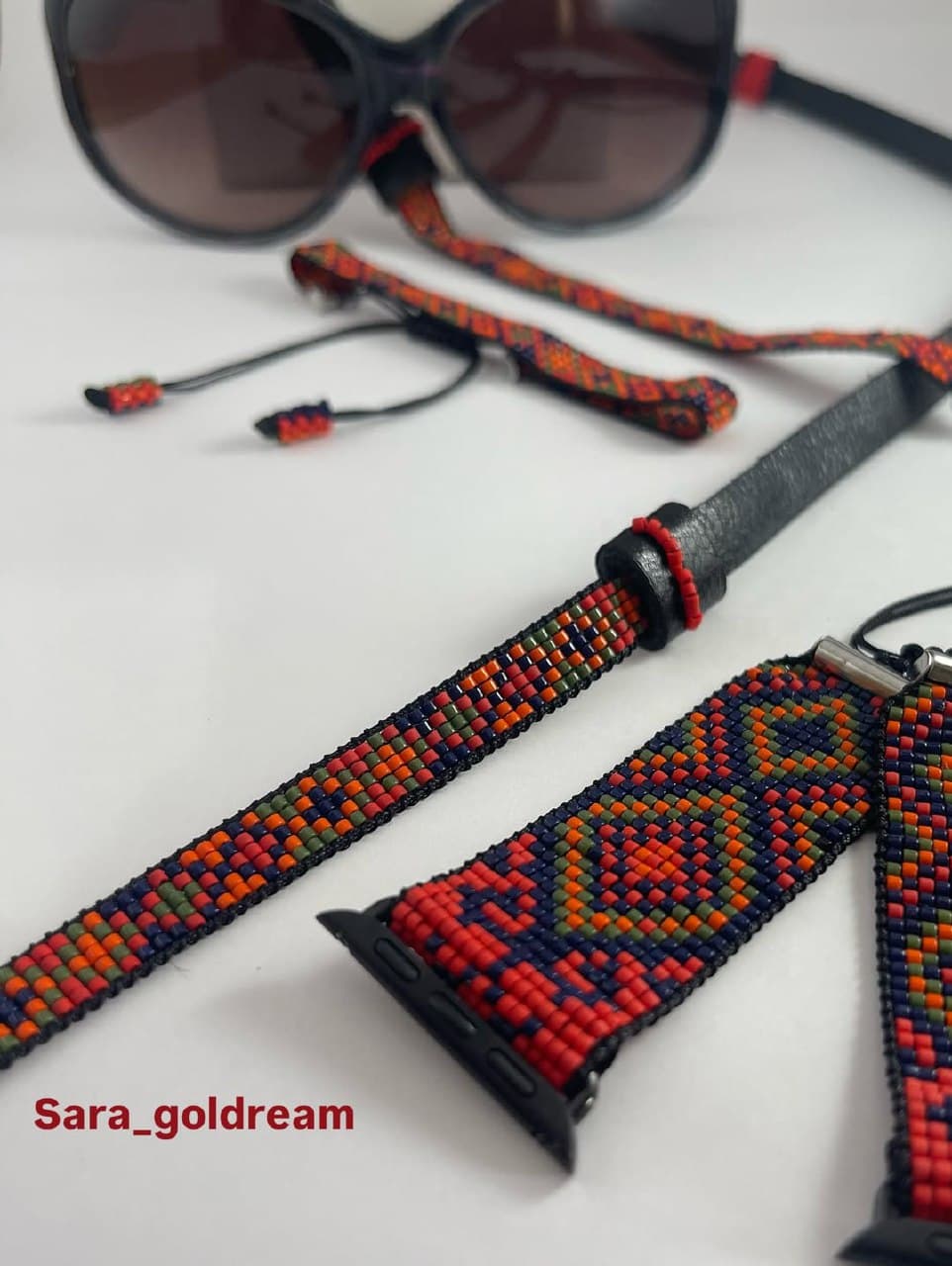 ست اکسسوری دستبافت میوکی شامل بند اپل واچ، بند عینک و دستبند