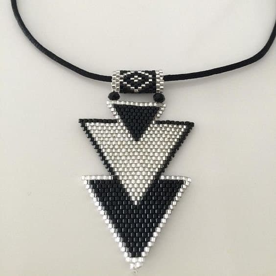 گردنبند دست ساز منجوق میوکی با آویز طلا طرح مدرن