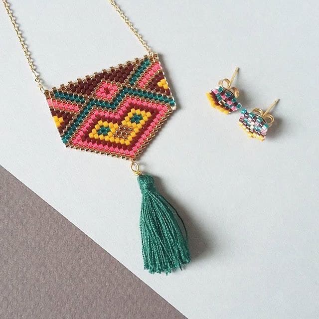 گردنبند دست ساز زنانه منجوقی میوکی طرح سنتی با آویز منگوله