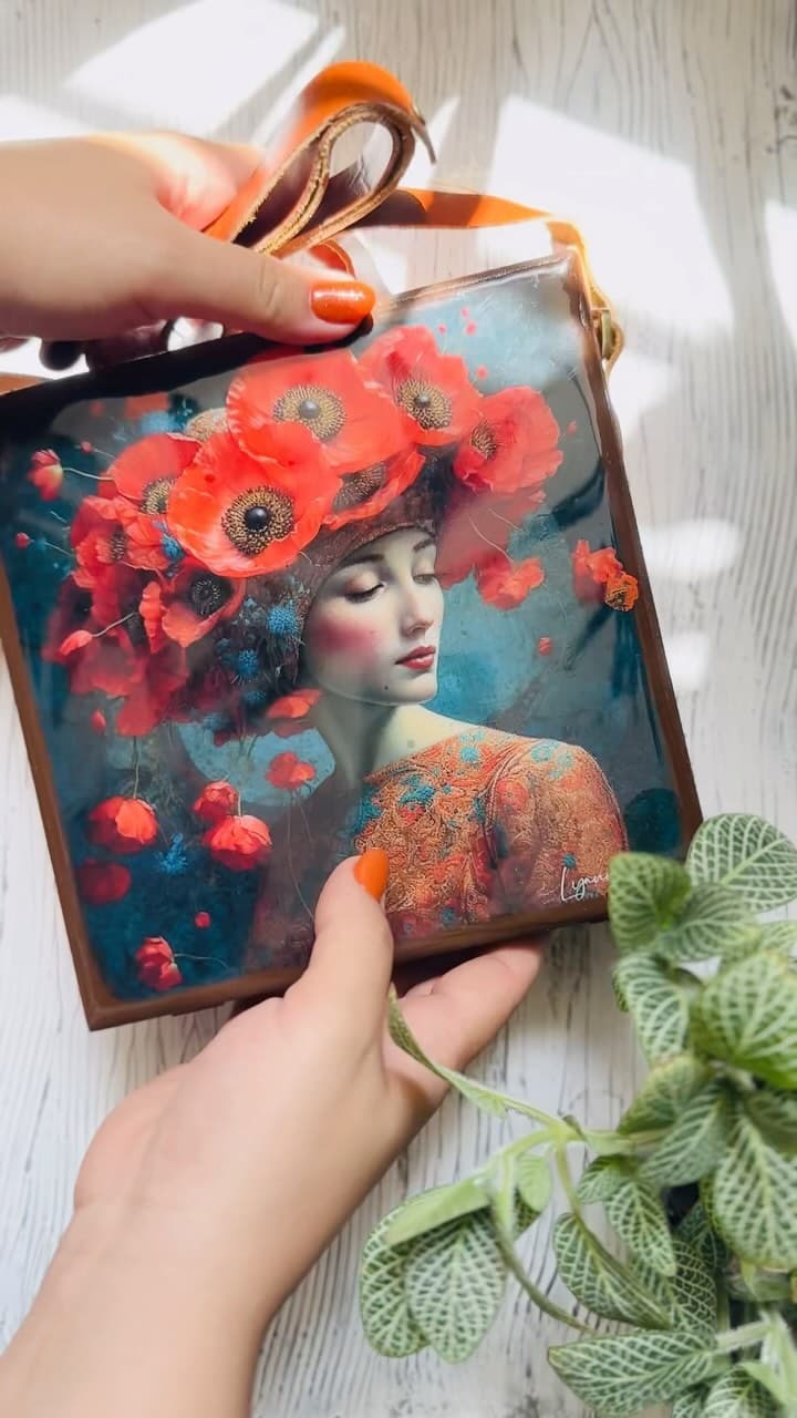 کیف چوبی دوشی با طرح پرتره