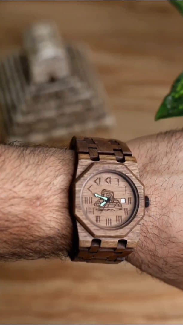 ساعت مچی چوبی دست‌ساز طرح پاسارگاد