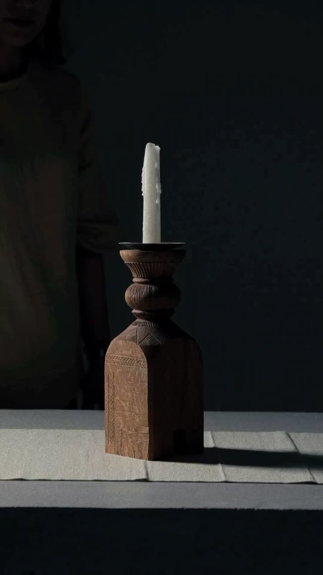 شمعدان چوبی دستساز مدل شمع نگهدار