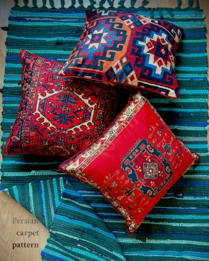 کوسن دکوراتیو با طرح فرش ایرانی