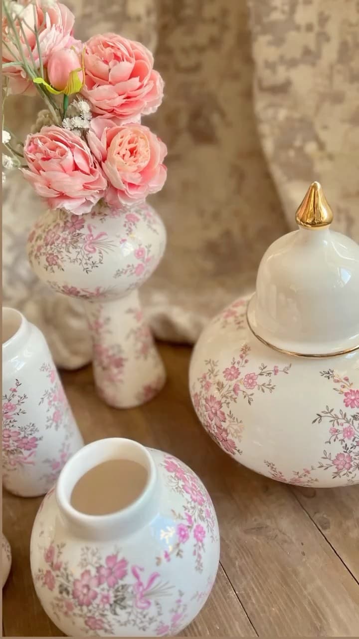 گلدان سرامیکی دکوری طرح گلریز صورتی طلاکوب