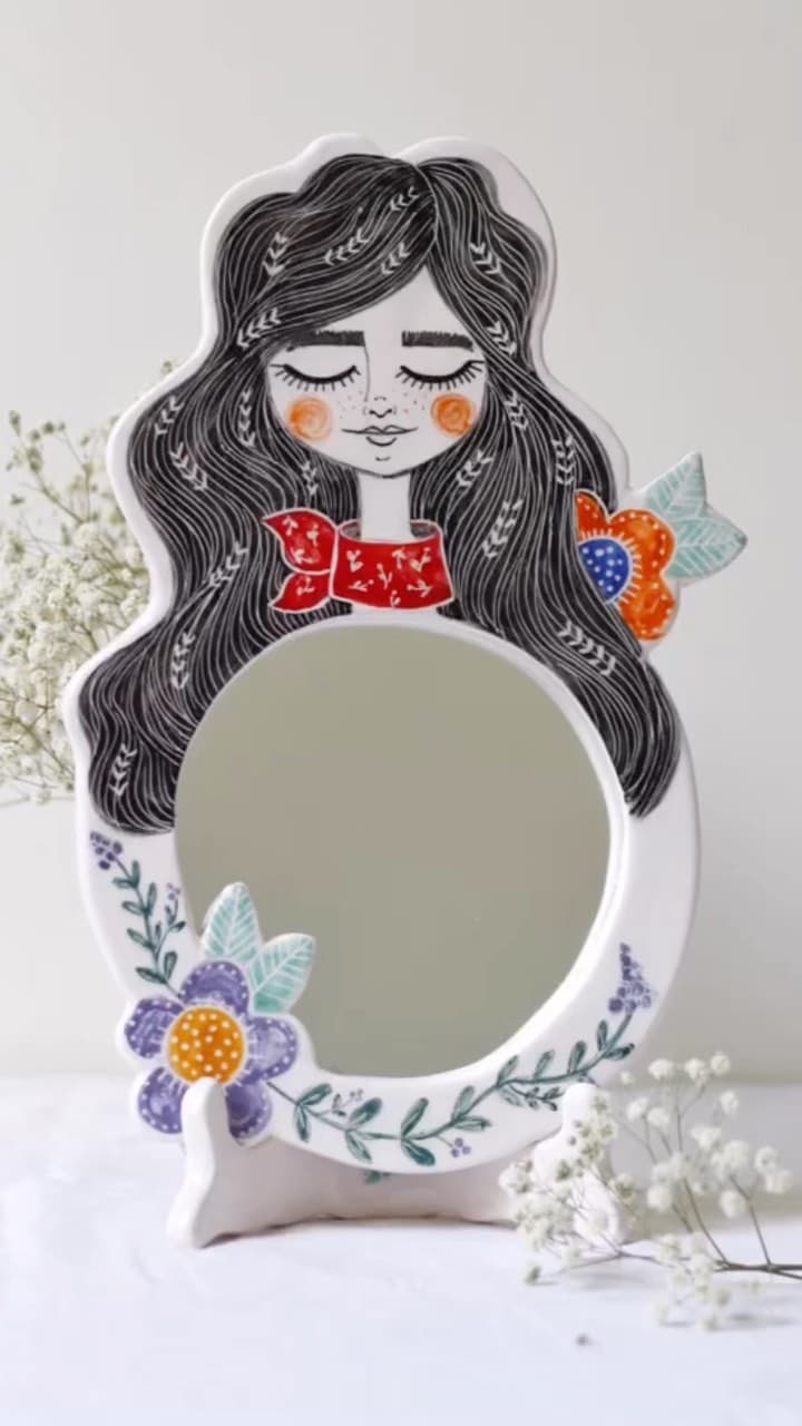 آینه رومیزی دکوراتیو سرامیکی دست‌ساز طرح دختر