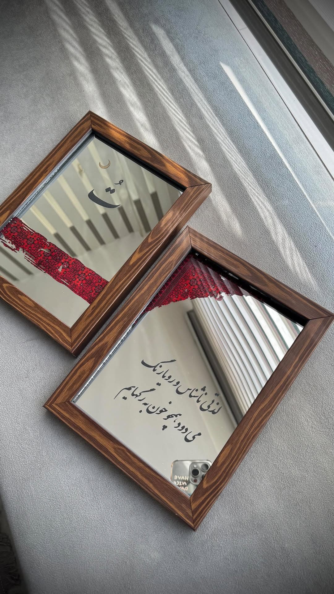 آینه دکوراتیو رومیزی قاب چوبی با طرح خوشنویسی