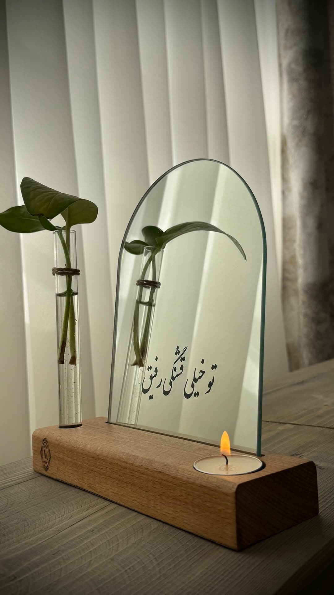 آینه رومیزی دکوراتیو پایه چوبی با گلدان و جاشمعی طرح رفیق