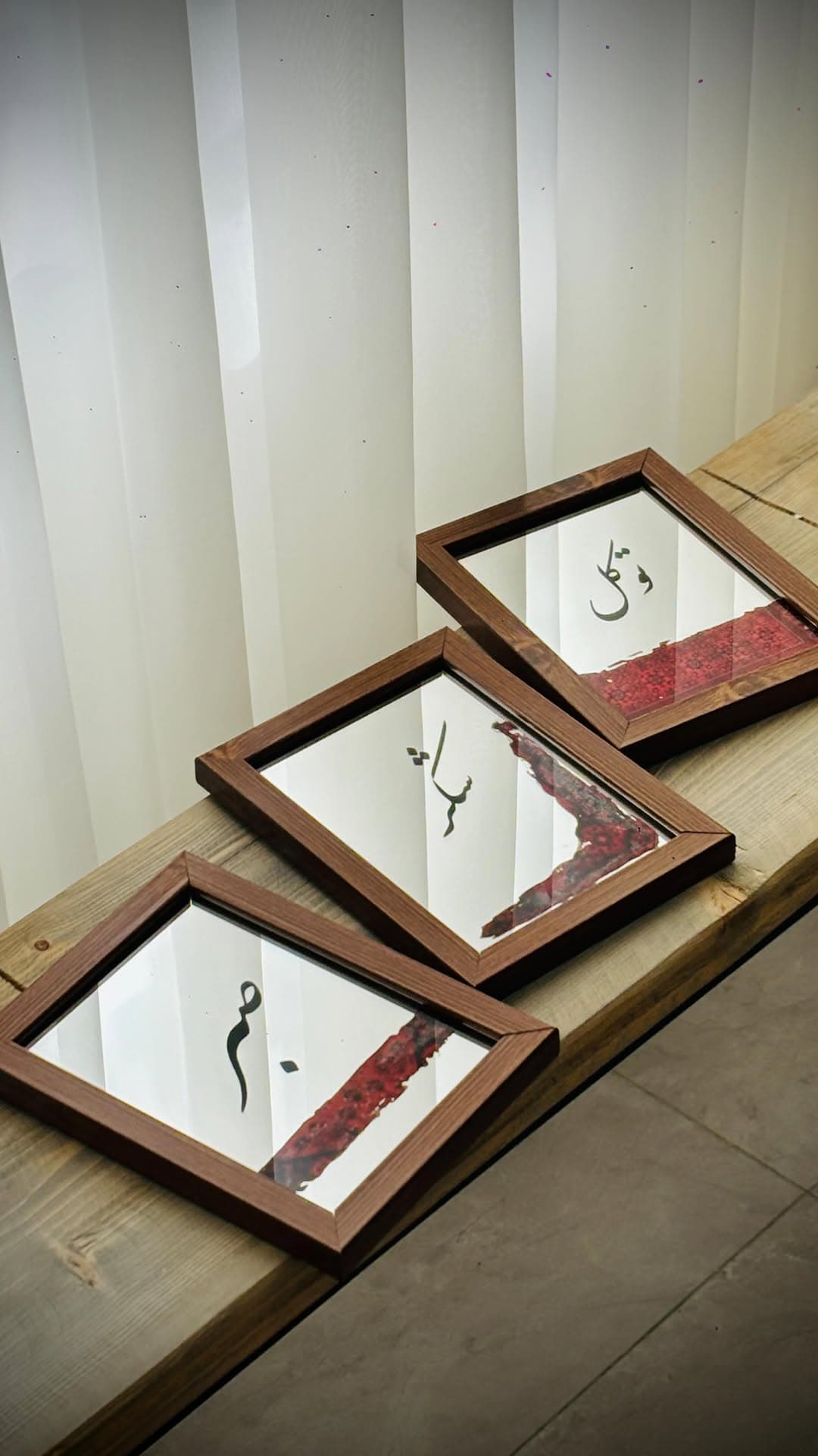 آینه دکوراتیو چوبی رومیزی با خوشنویسی نستعلیق