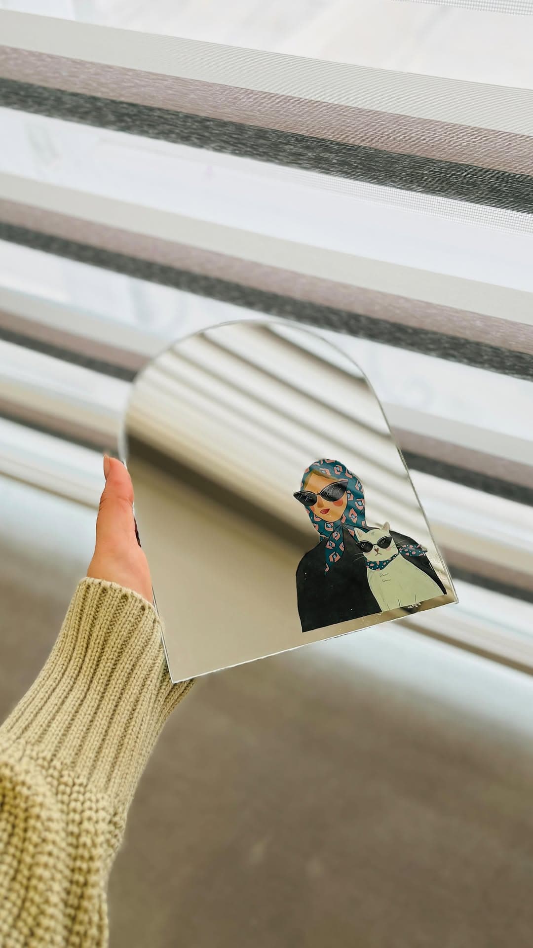 آینه رومیزی دکوراتیو طرح دار مدل قوسی