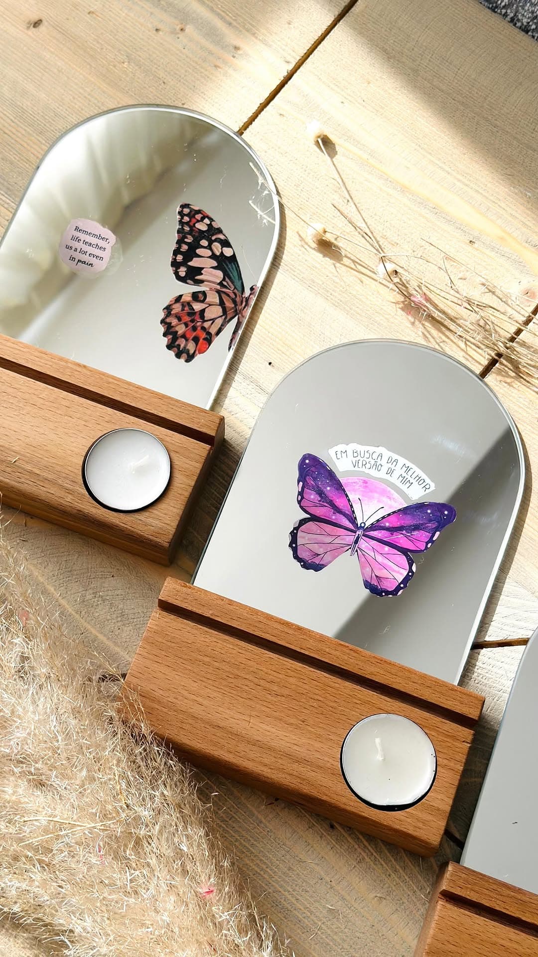 آینه دکوراتیو رومیزی طرح پروانه با پایه جاشمعی چوبی