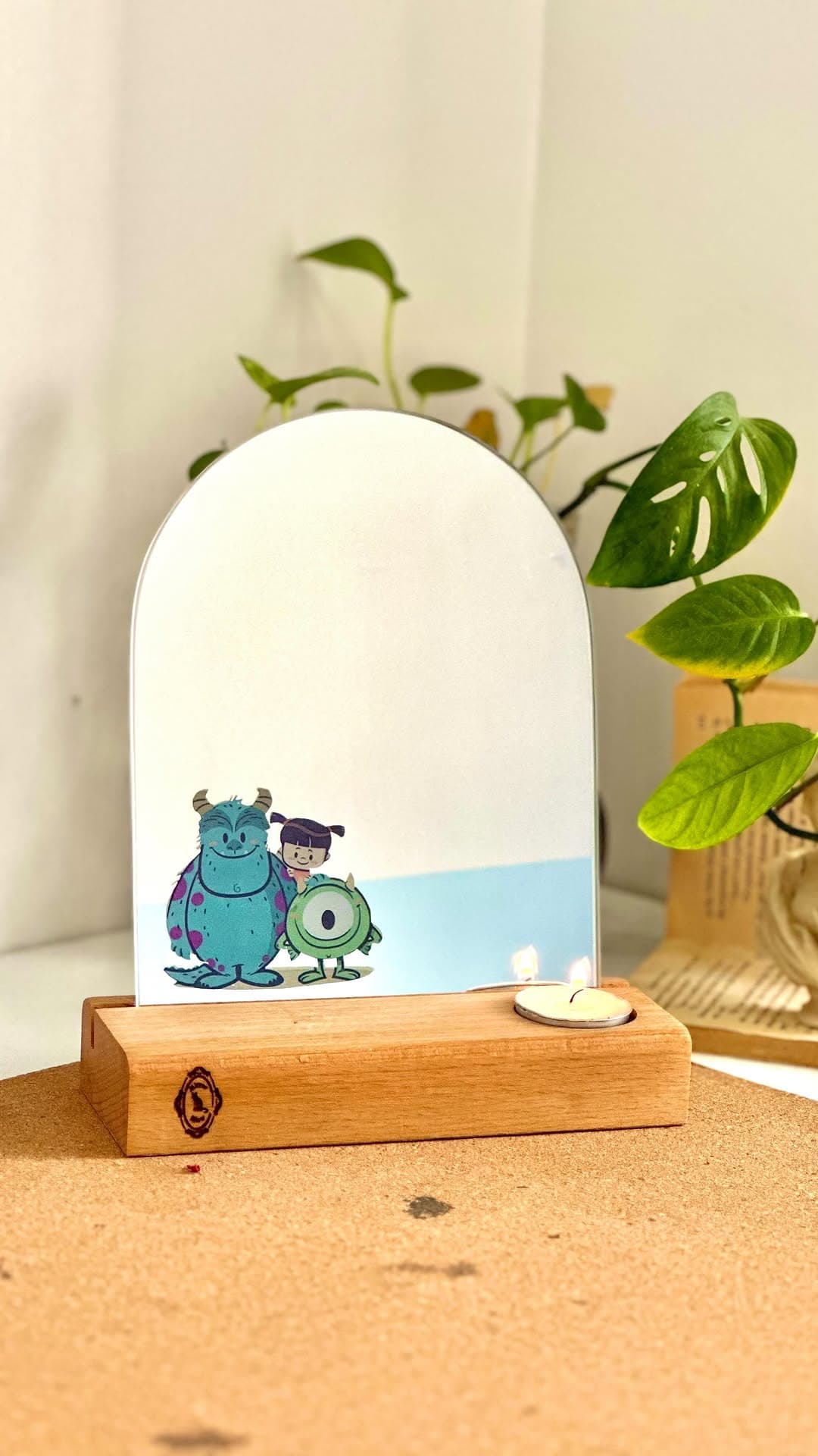 آینه دکوراتیو رومیزی طرح سالیوان و مایک با جاشمعی