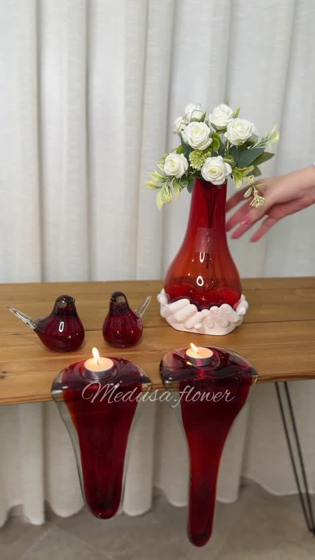 ست دکوری ۵ تکه شیشه ای قرمز شامل گلدان، جاشمعی و مجسمه پرنده