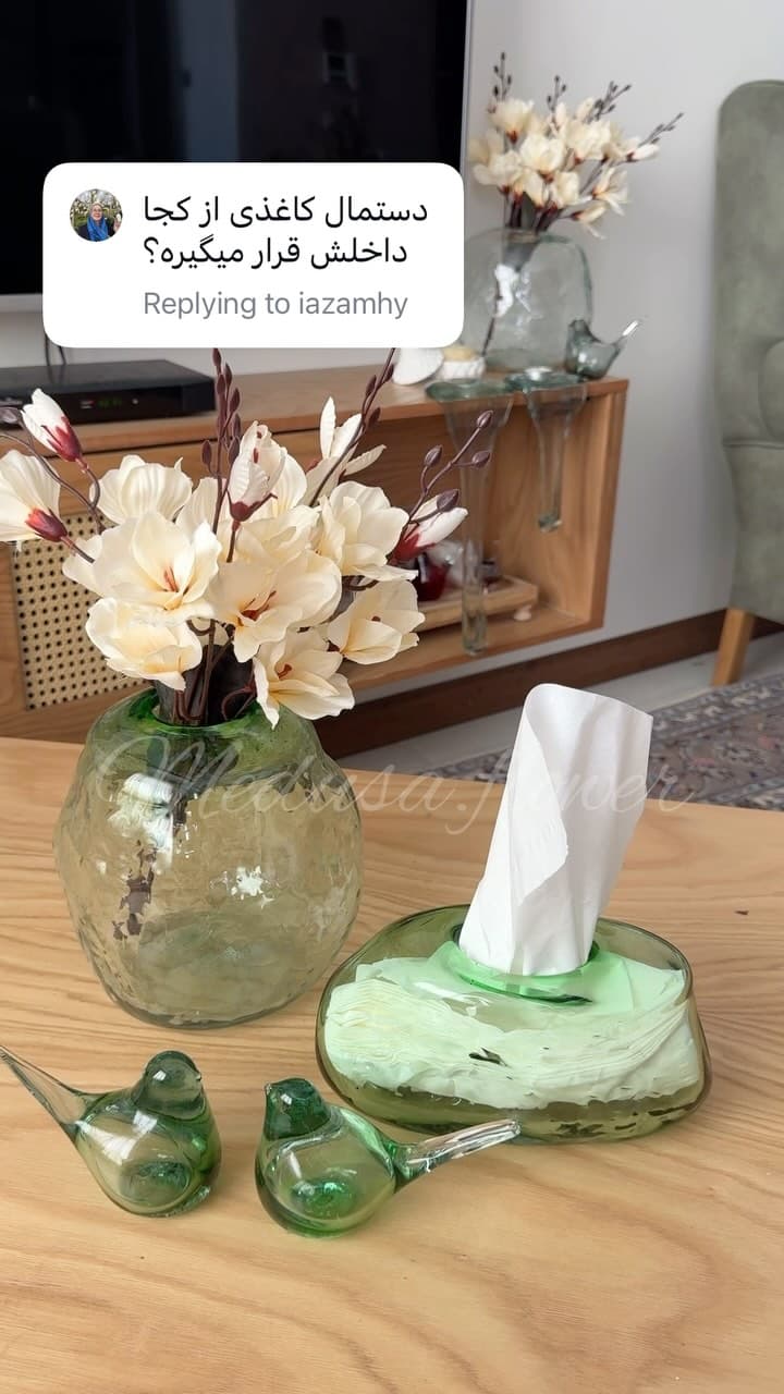 ست دکوری شیشه‌ای سبز شامل گلدان، جادستمالی و گنجشک