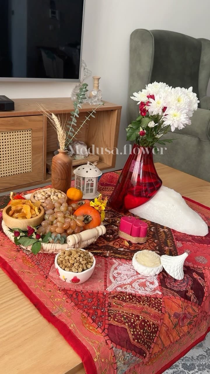 گلدان شیشهای دستساز قرمز مدل یلدا