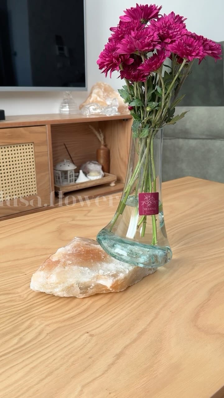 گلدان شیشه‌ای دست‌ساز مدوسا با پایه سنگ نمک