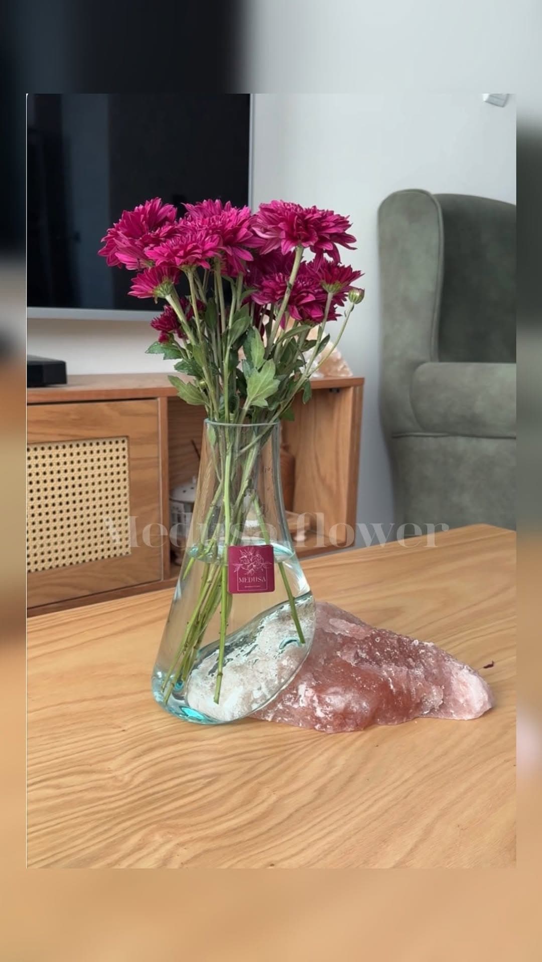 گلدان شیشه ای با پایه سنگ نمک صورتی مدل مدوسا