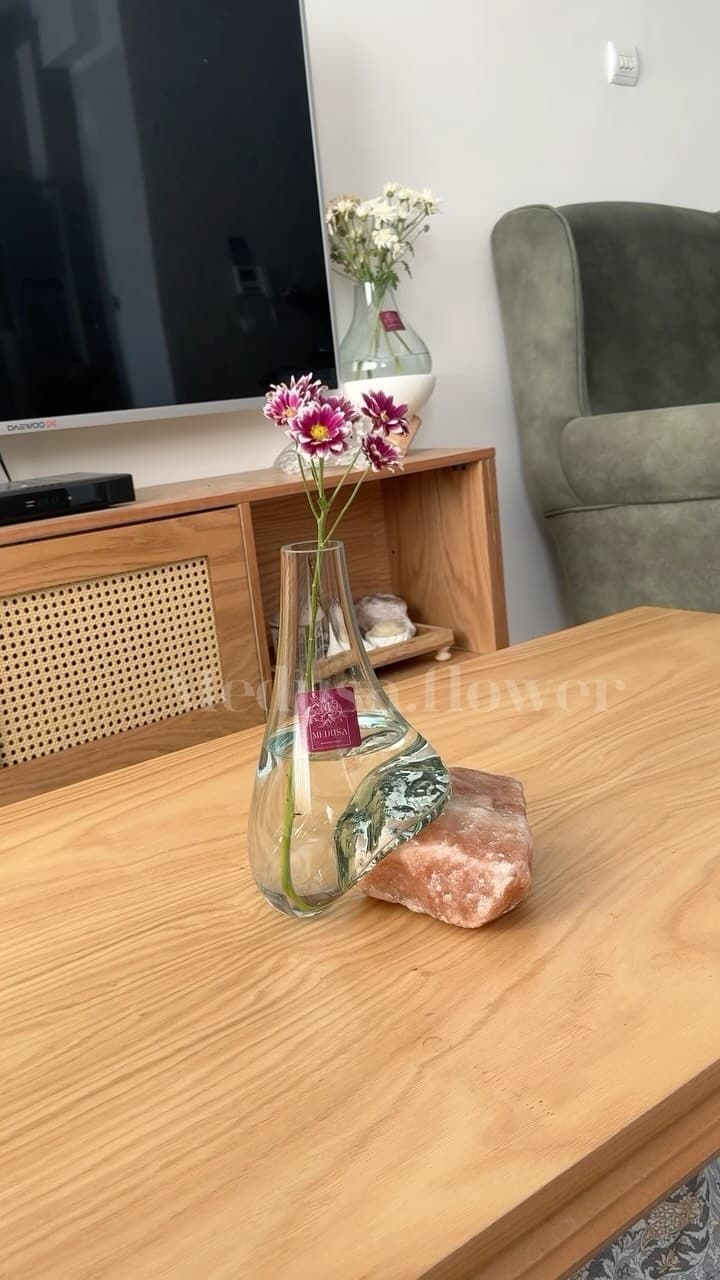 گلدان شیشه ای دست ساز با پایه سنگ نمک صورتی هیمالیا