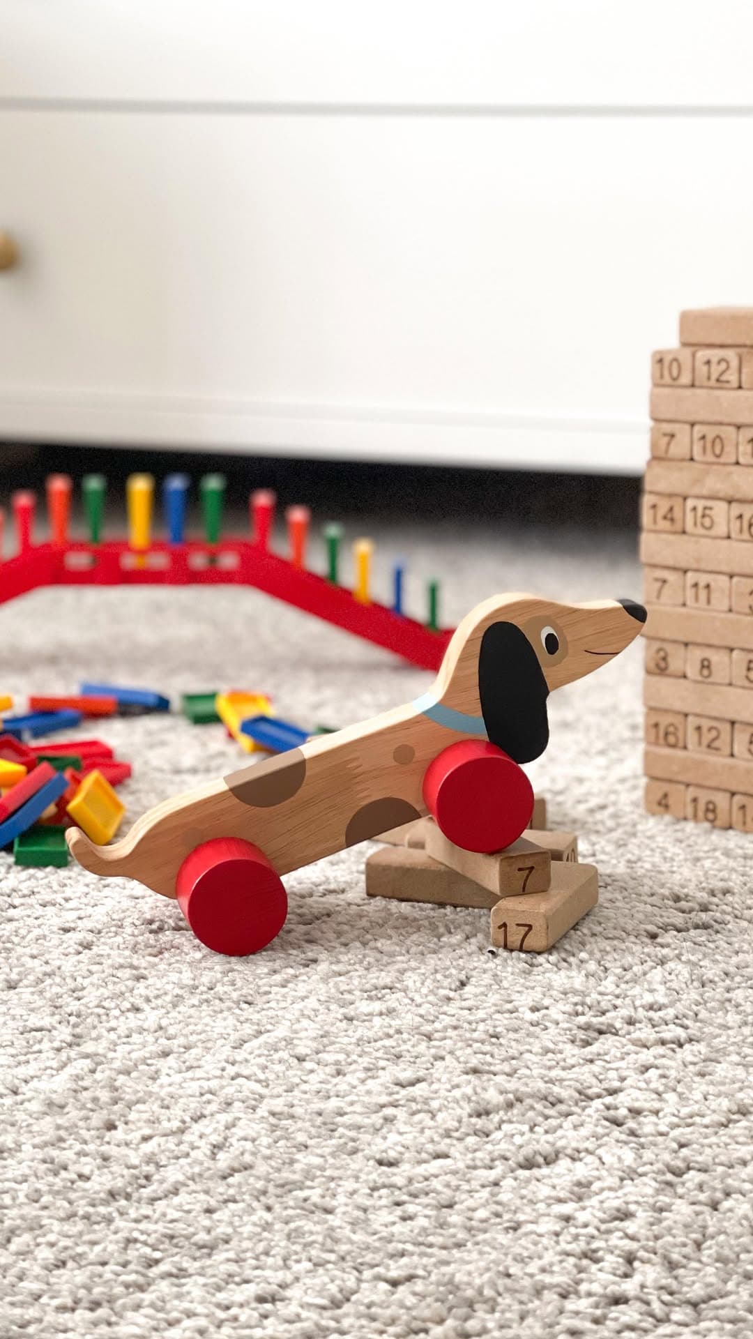 اسباب بازی چوبی سگ سوسیسی چرخدار