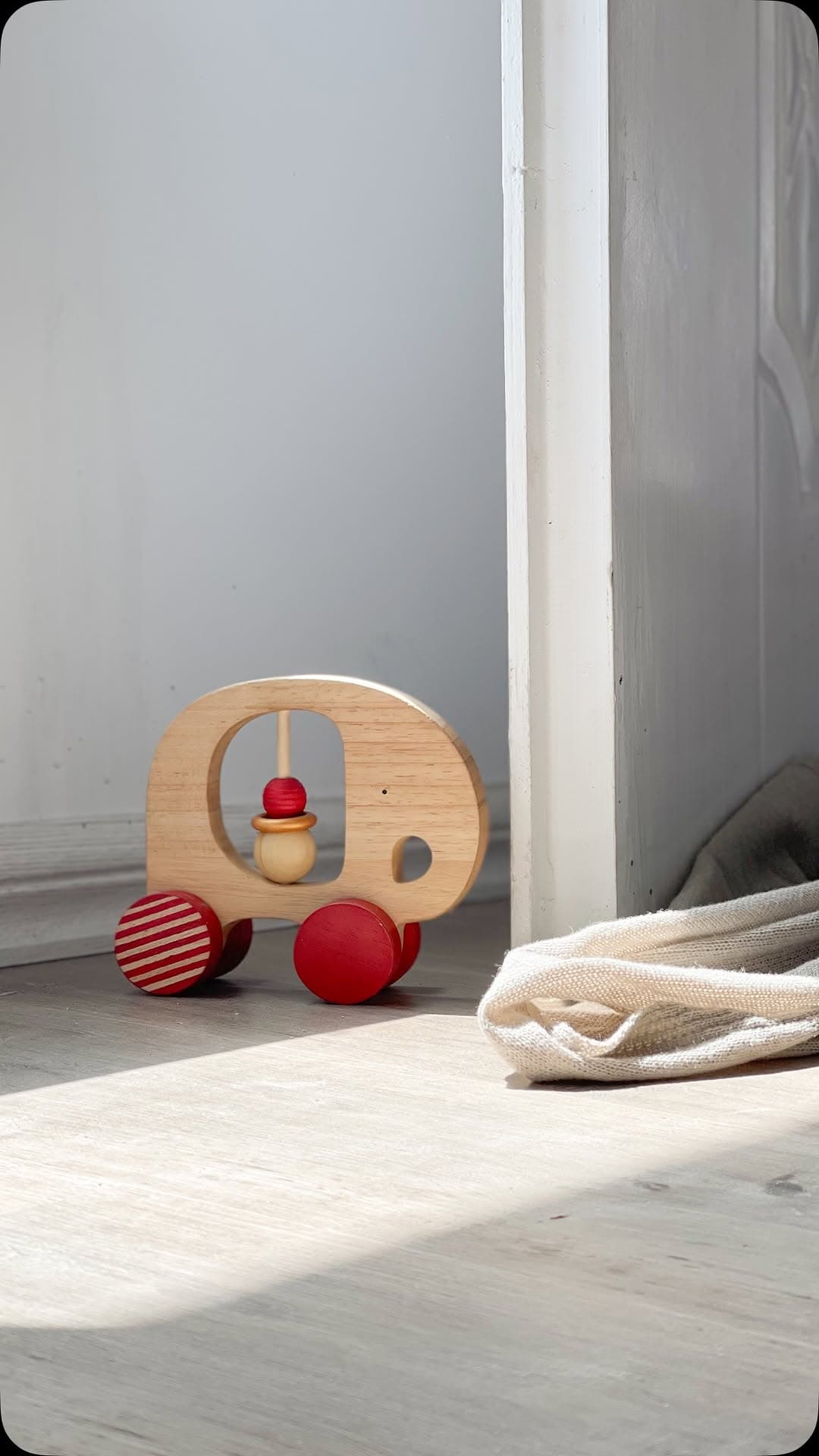 اسباب بازی چوبی غلتان طرح فیل مدل مونته سوری