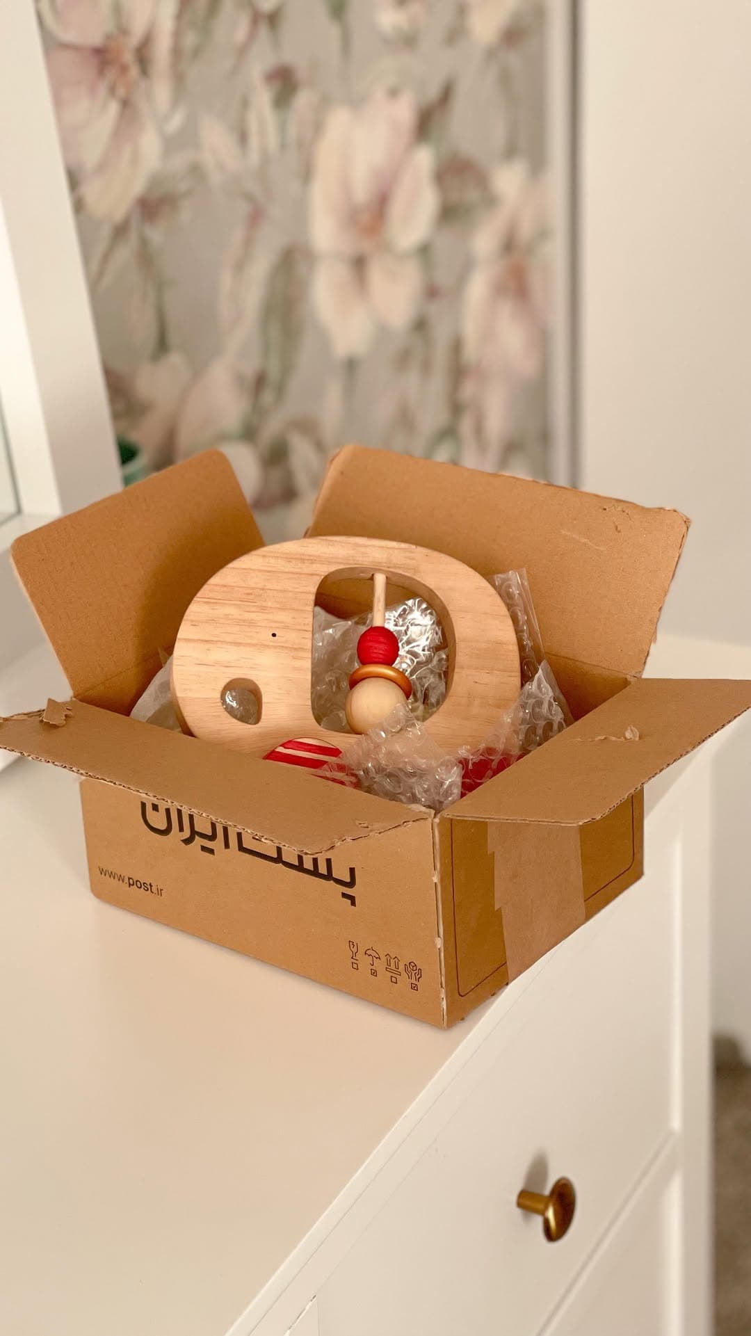 ماشین چوبی جغجغه‌ای کودک